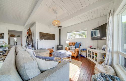 Sun-Soaked Sandy Point Haven with Beach Access! - Foto 6