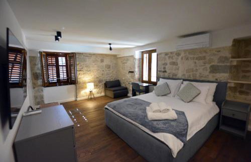 Charming stone apartment with jacuzzi in center of Omiš - Foto 22