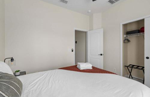 Townhome w heated pool & game room - Foto 10