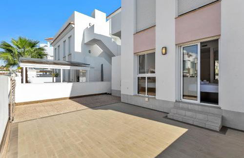 Newly Built Apartment with Direct Pool Access - Photo 18