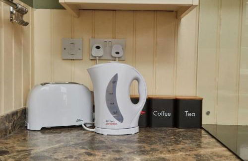 Cosy 3-Bedroom House in Seaham - Street Parking - Photo 7