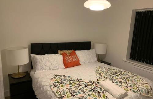 Spacious Entire 4 Bed House With 2 Free Parking Bays Early Check-in Late Check- Out Allowed - Foto 28