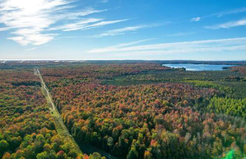 400-Acre Outdoor Enthusiasts Lodge in Mancelona! - Foto 37