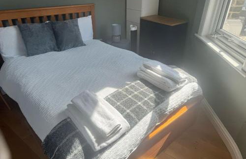 Bright 1-Bed - 2 mins to Forest Hill Station - Photo 12