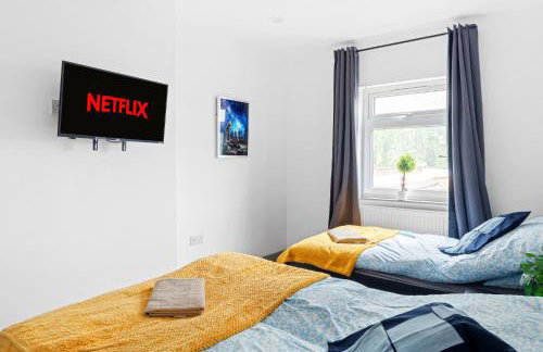 Stanion Luxurious 3 Bedroom Modern House Northamptonshire, Double, Twins, Single, Free Parking, Free Wi-Fi, Pets, Up to 8 Sleeps, 4 Smart TVs - Foto 13