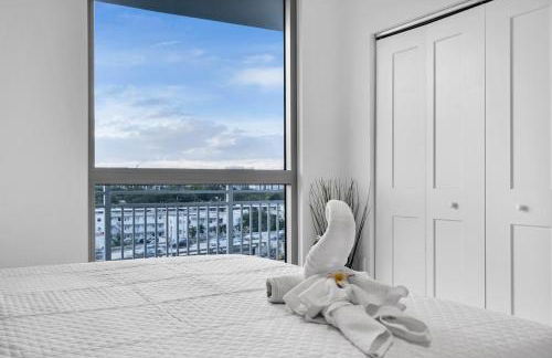 Brickell Border 3BR by Untitled Stay - Photo 15