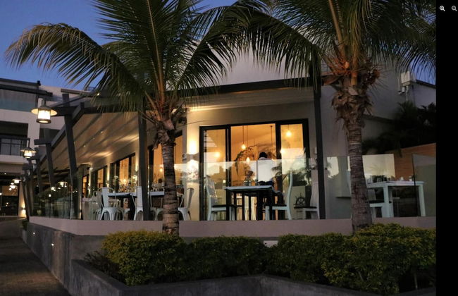 Immaculate Two Beds Luxury Marina Apartment - Photo 30