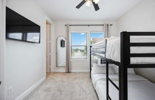 Resort vibe with Pool and Hot tub Downtown skyline views - Photo 31