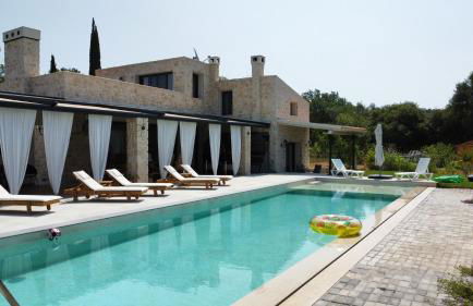 Villa Stratos Corfu -private pool and hot tub - Foto 2