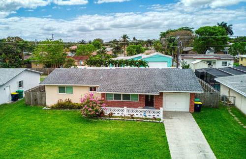 Tranquil Retreat with HEATED POOL Minutes to the Beach - Foto 12