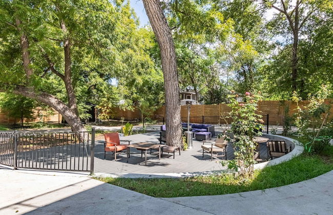 Upstay - Eastside Home w LRG Patio - Rooftop Deck - Foto 4