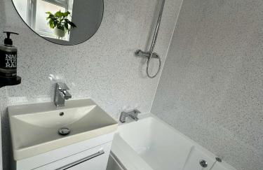 Brain Properties Limited - Contractor and Leisure Stay 4 Bedroom all ensuite house with Parking - Photo 33