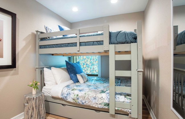 Lamar Suites by Avantstay 2 Homes w/ Shared Pool - Foto 15