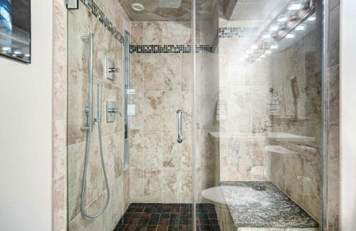 Waterfront Cleveland Apt about 1 Mi to Downtown - Foto 15