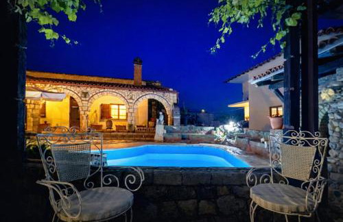 Saltos Village House - Peaceful Poolside Retreat - Foto 23