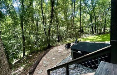 Tranquil Wooded Cabin Retreat with Private Hot Tub & Fire Pit Near Gentry, Arkansas - Foto 7