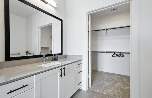 95 Luxury 2B2B Condo DT Fort Worth, Resort Style Pool & Gym, Golf Simulator, 7M to Dickies Stadium, 15M to AT&T stadium - Foto 13