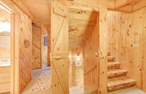 On-Site Pond and Trails Lake Luzerne Cabin - Foto 25