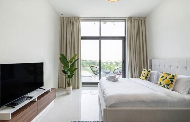 Cozy studio at Damac Hills - Photo 4
