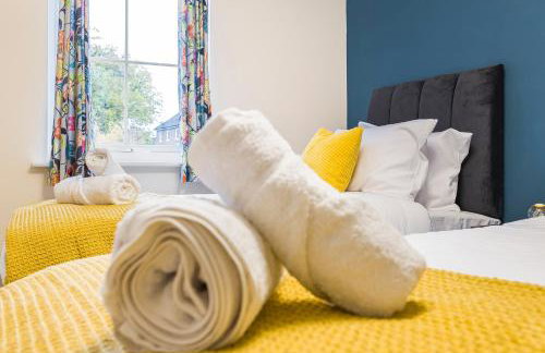 Casa Lana - Spacious and Stylish 4-Bed Home Near Gatwick with Free Parking - Foto 13