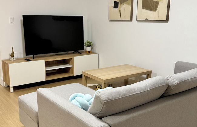 Levida Living - Cozy 2 Bedroom Suite at the Heart of Langley - Photo 1