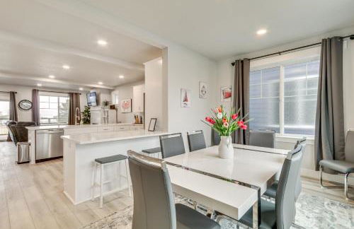 Columbia River Views Spacious Hammond Getaway! - Photo 9