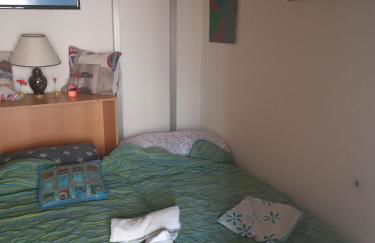 En pleno centro A 5 min de Renfe y bus aeropuerto - Photo 1