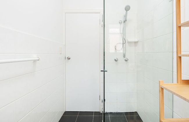 Newly Renovated Apt Close to CBD Unit 2 - Photo 8