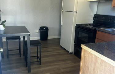 Cozy Luxury One-Bedroom with Designer Lighting - Foto 8