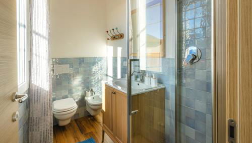 Bright Apartment with Terrace and Lake View Mont Isola - Foto 5, towels, Shower