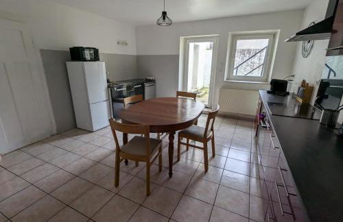 Appartement spacieux 2 chambres 100m2 centre petite ville - Photo 8