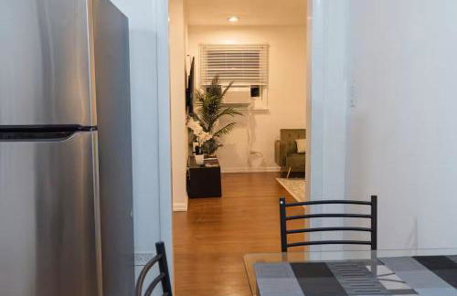 Two Bedroom house in Skokie with full kitchen and parking - Photo 17