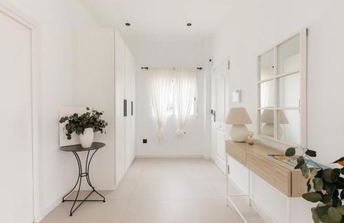 Spacious villa with private pool & garden for 4 - Photo 7