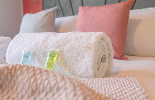 Leeds Stay Private En-Suite Room Shared Kitchen - Pass the Keys - Photo 6