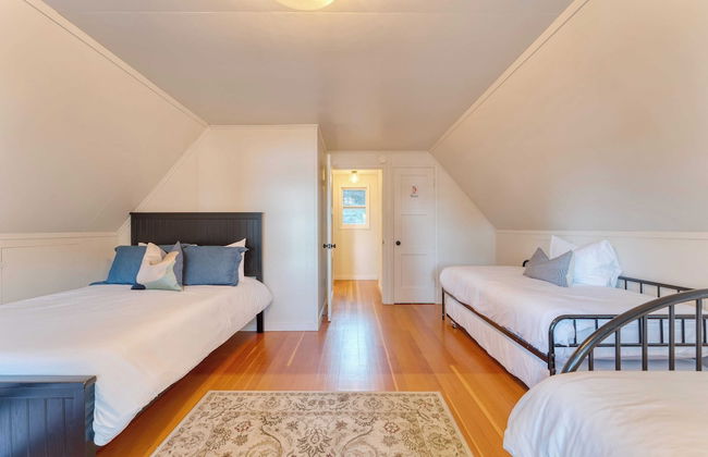 West Shore Lake House by Avantstay Ski Cabin w/ Backyard Sledding Hill! - Photo 40