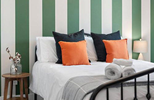 *NEW* Charm on Church ~ Cozy, Modern, Downtown Apt - Foto 29