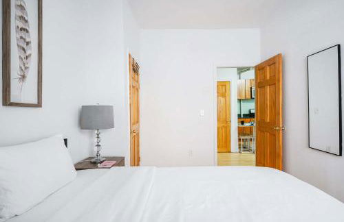 102-1A Best Value 2BR Apt Near Central Park - Foto 13