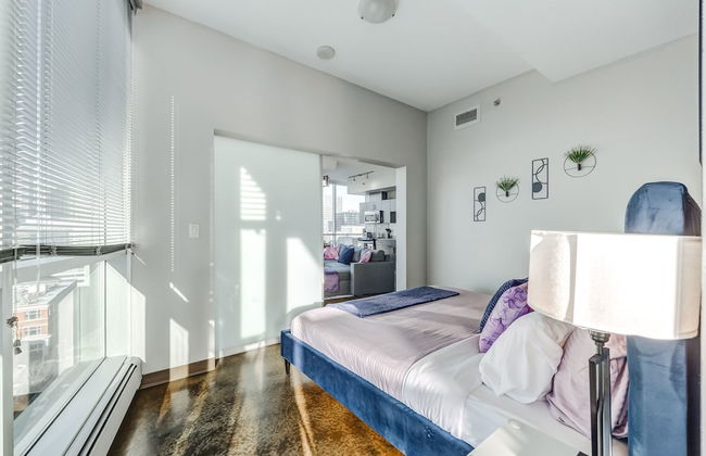 Luxury 2BR Condo - Downtown City Views - Photo 15