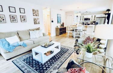 Stylish Stay Close to UM City Vibes - Photo 8