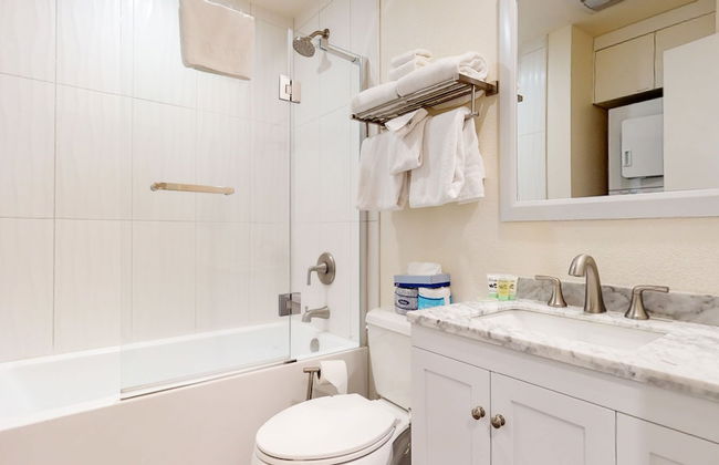 Mid Century Modern Cabin - Walk to Village! - Foto 27