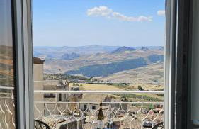 Modern Hillside Retreat with Panoramic Views - Foto 1