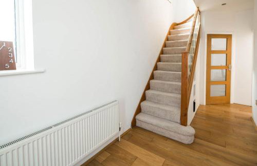 Elegant 2BD House with Garden and Decked Patio - Foto 17