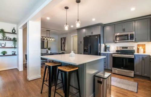 Family Retreat in Birmingham, 7BR 4BA - Photo 3