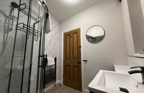 Large Luxury 4 bedroom home with parking - Foto 63