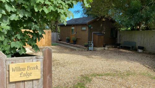 Cosy dog friendly lodge with an outdoor bath on the Isle of Wight - Foto 5