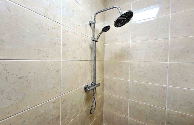 Seaside Bliss Apartment for Style and Comfort - Photo 19