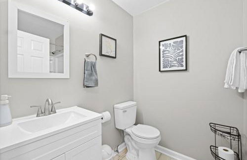 Sleek 3 BR home with self check in Private! - Foto 25