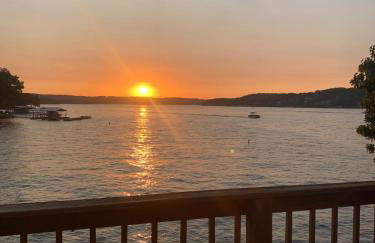House on the WATER Lake of the Ozarks MO BIG DECK Swim Dock - Foto 15