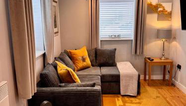 Detached one bedroom house near to castle and cathedral - Foto 1