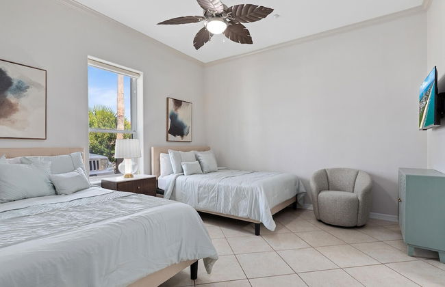 Modern Ground flr Condo 1/2 Block to Beach w Pool! - Foto 2